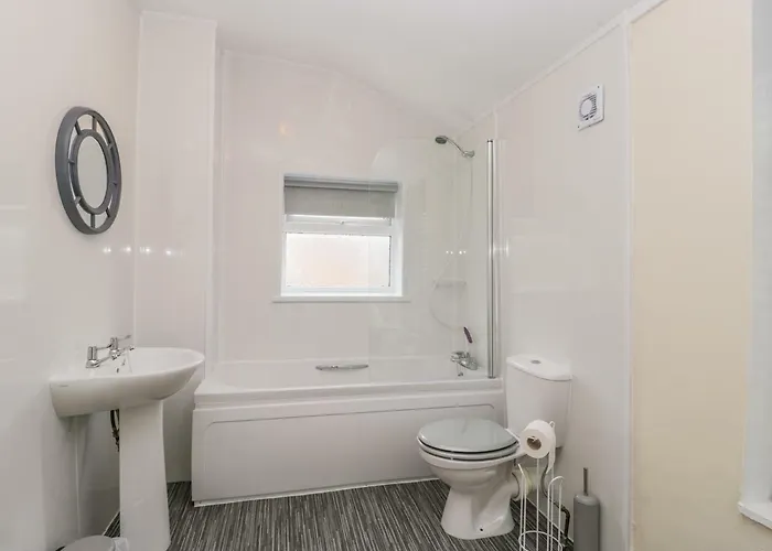 18 Howard Street Scarborough